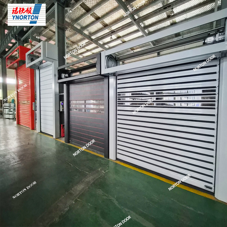 Ate bizkorra irekitzen eta ixten da erosotasunerako.