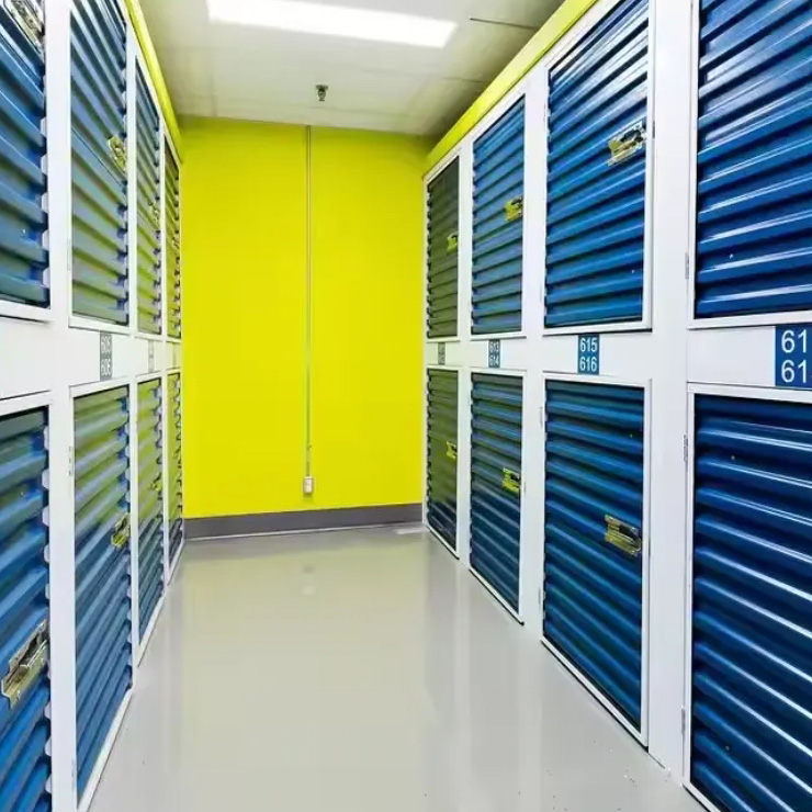 Pertsonalizatutako biltegiratze edukiontzia ijezketa atean